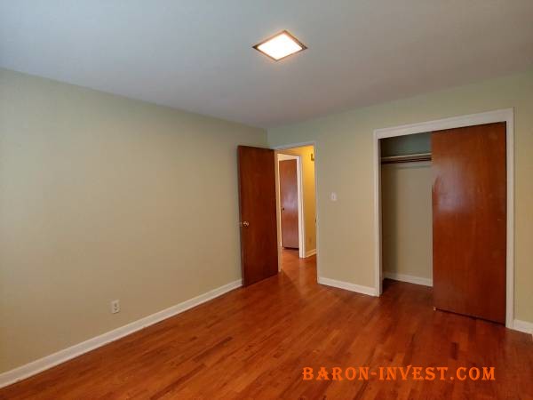 Beautiful, Quiet and Private 2 Bedroom, 1 Bath Apartment with Hardwood