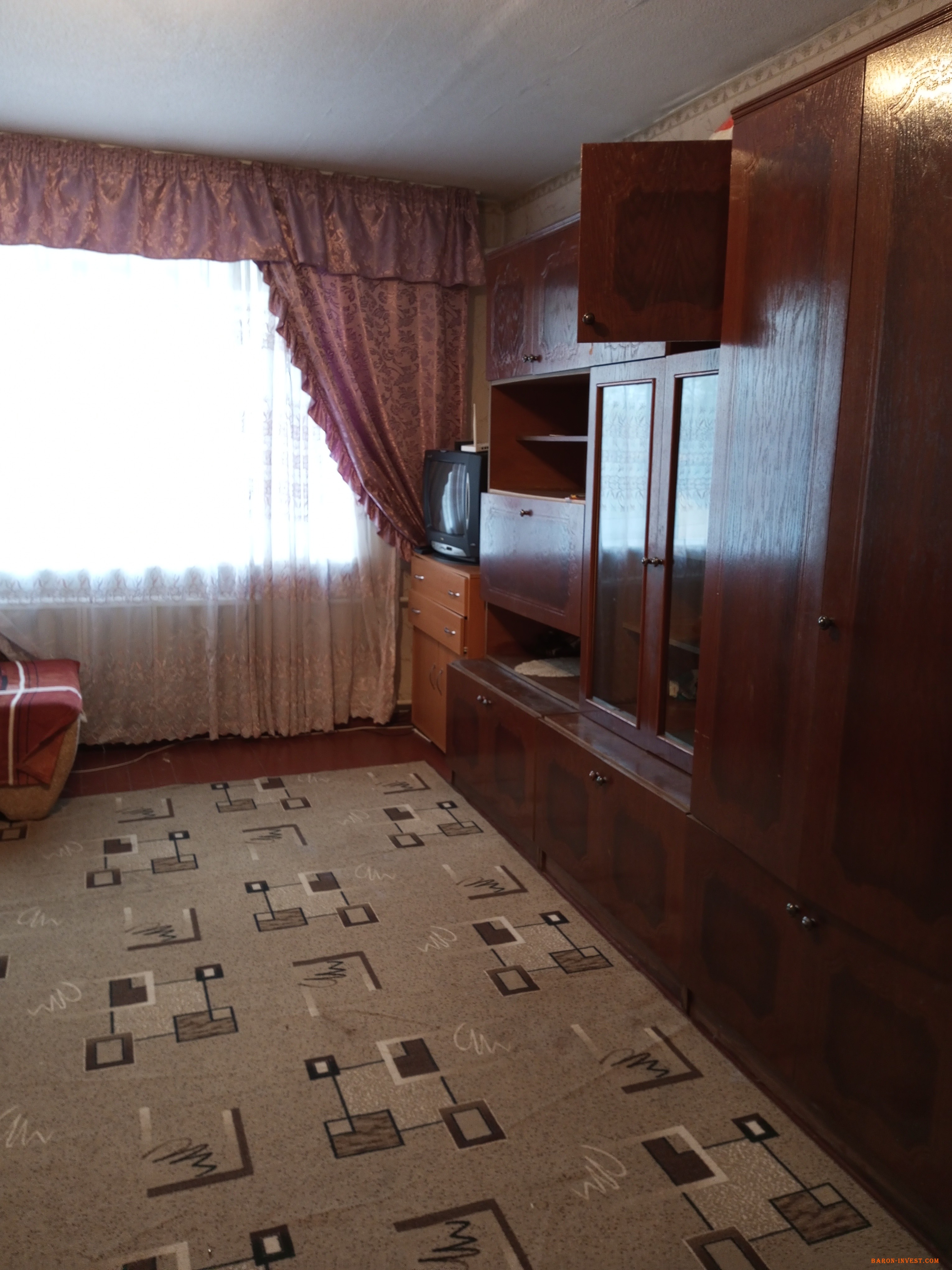 Сдается меблирована комната в семейном общежитие в р-не Дружбы народов в центре Черкассах 