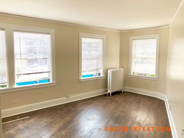 Large Corner Space 1 Bedroom in Capitol Hill - Move-In Special!