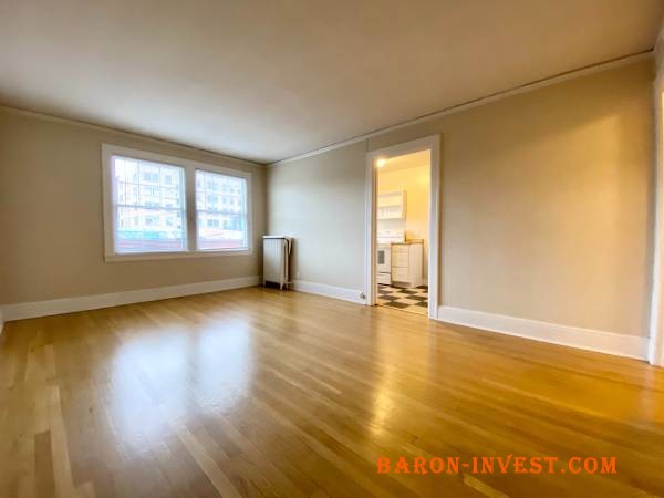 Large studio apartment in Capitol Hill - Move In Special!