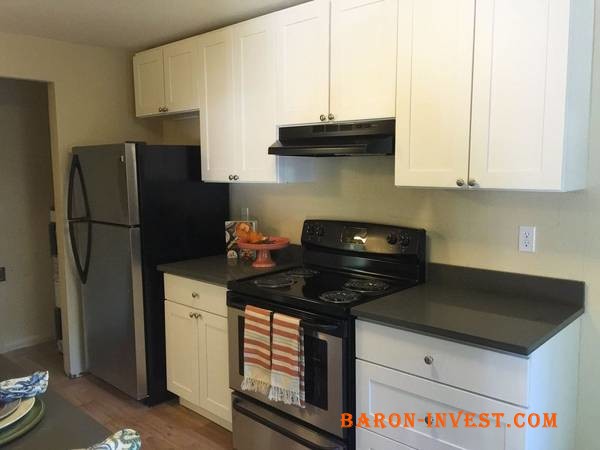 Upgraded interiors , Close to downtown Seattle and Bellevue, Carports